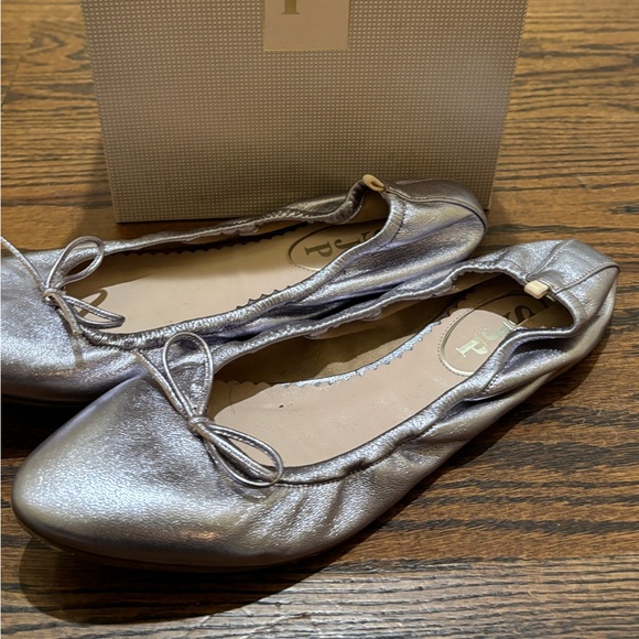 SJP flats, size 38 1/2 - Picture 3 of 3